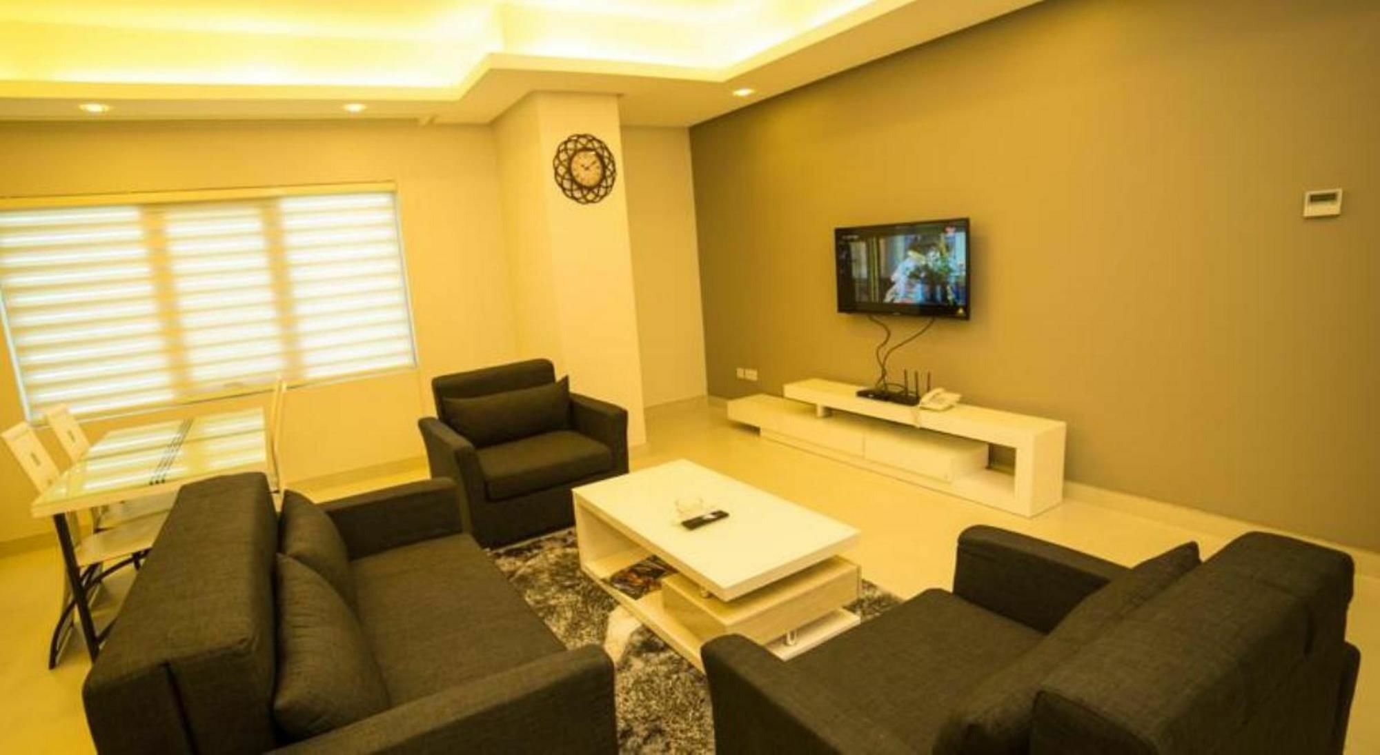 Golden Rose Luxury Suites Μανάμα Εξωτερικό φωτογραφία